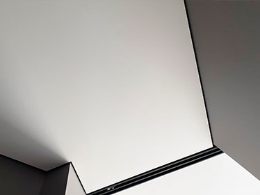 Глянцевые натяжные потолки